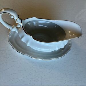 WINTERLING BAVARIA WIG83 GRAVY BOAT & ATTACHED UNDER PLATE 16 OZ GOLD TRIM